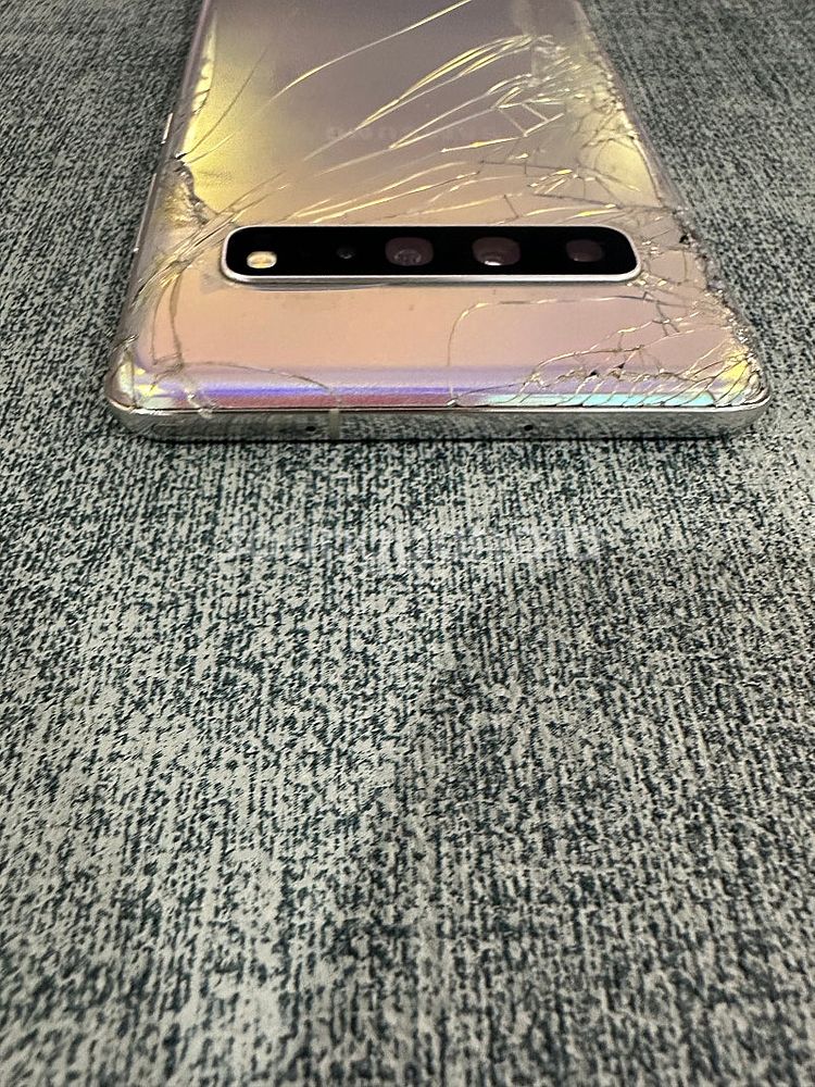 갤럭시S105G 256기가 실버색상 액정하단 약한 파손...--5