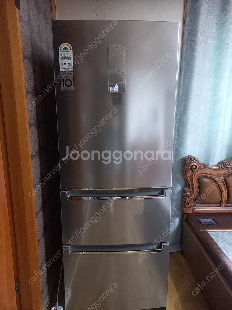 대구 김치냉장고 LG 327L 1년사용 내놔요~--0