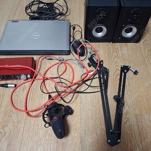 입문용 녹음장비 델 i5 2400 노트북 브리츠모니터스피커 포커스라이트 마이크 오디오인터페이스 팝니다.