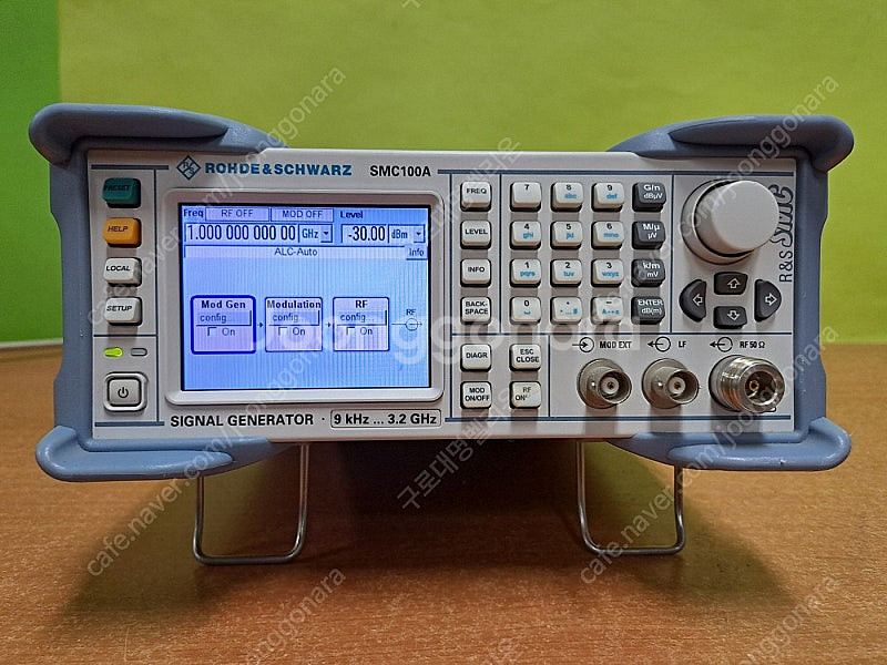 R&S SMC100A, 9 KHz to 3.2 GHz,...--0