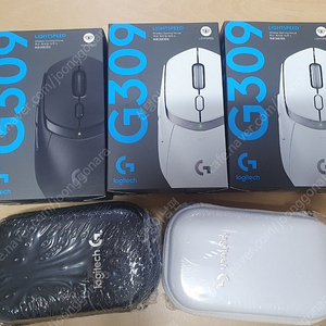 미개봉] 로지텍 G309 3개(블랙1, 화이트2), 화이트1개만 단순개봉. 파우치 2종 포함 판매합니다.