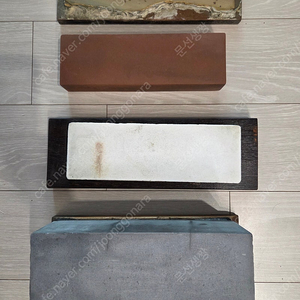 숫돌들,초대형800방,세라믹120방,붉은색일본1000,일본자연산8000방(모두35000원,착불입니다)