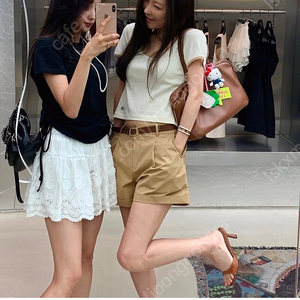 (새상품) 칙스라벨 CHIXLABEL H 데이지 스퀘어넥 티셔츠