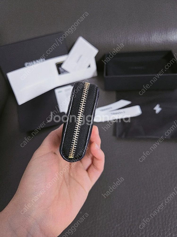 샤넬 클래식 캐비어 카드지갑 블랙 지퍼돌이 금장--8