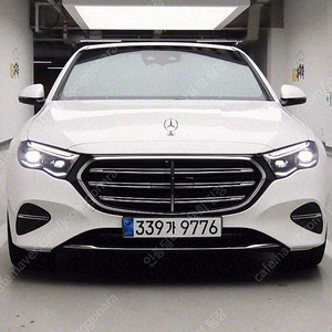 벤츠 E클래스 중고 벤츠 중고 승용차 흰색 2024년식 8,522km E300 4MATIC 익스클루시브 24시간 상담가능