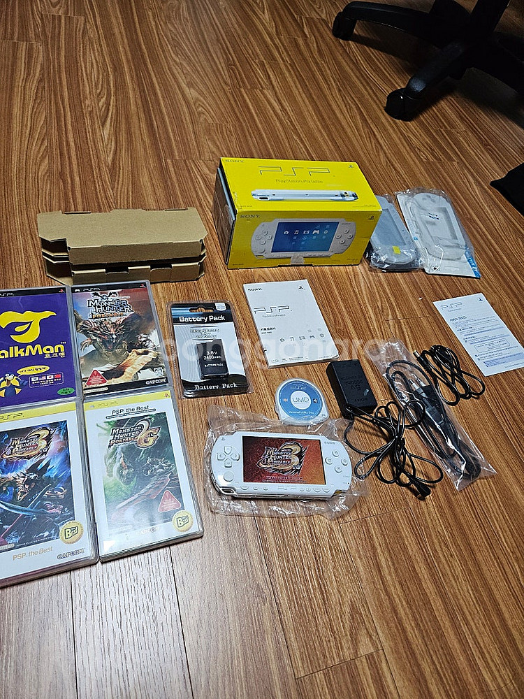 PSP-1005 세라믹화이트 한국정발 박스셋 + 주변기...--2