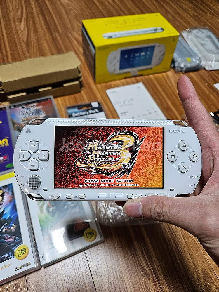 PSP-1005 세라믹화이트 한국정발 박스셋 + 주변기...--3