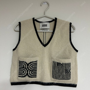 [S] eenk quita v-neck short vest / 잉크 조끼 베스트