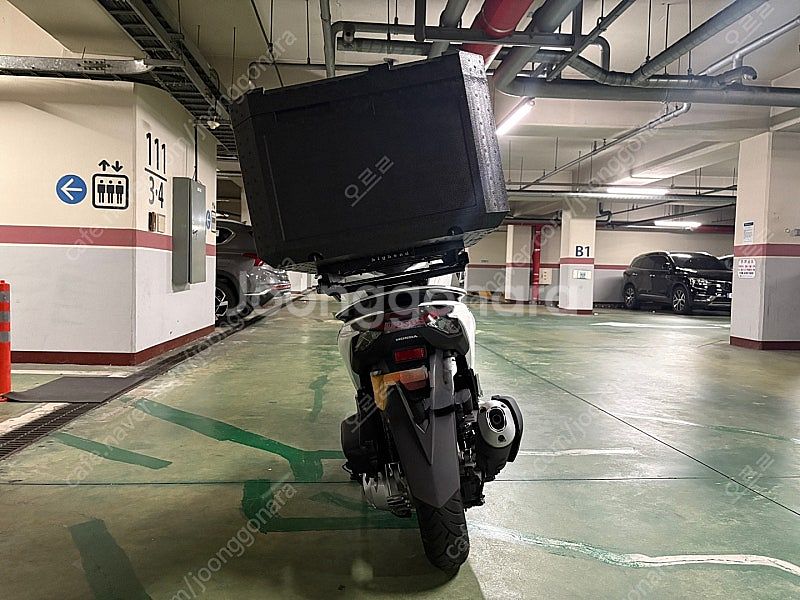 pcx125 25년식 화이트 팝니다--2