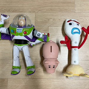 토이스토리, 짱구, 슈퍼 마리오, 디즈니 프린세스 굿즈 다수 판매합니다
