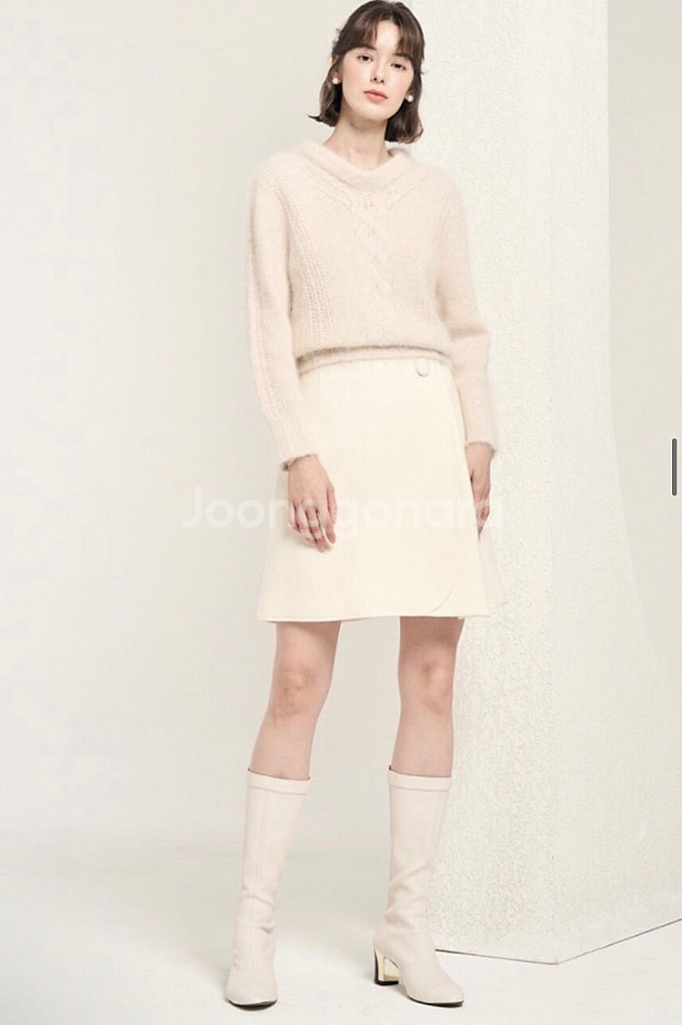 MINE 마인 22fw 백 리본 스트랩 헤어리 니트 탑 90--0