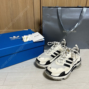 발렌시아가 트리플S 아디다스 콜라보 38사이즈 정품