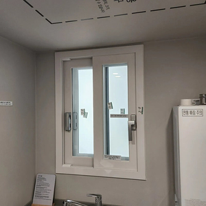 거실창호에 철심 넣는 중고업체 보셨나요? 저희만 합니다! 모델하우스 샷시 팝니다.거실샷시 농막 귀촌 귀농 소형주택 판넬주택 목조주택 체류형쉼터 주택리모델링 주택신축 실내인테리어