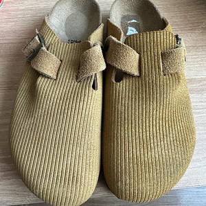 버캔스탁 보스턴 37(240) 판매합니다