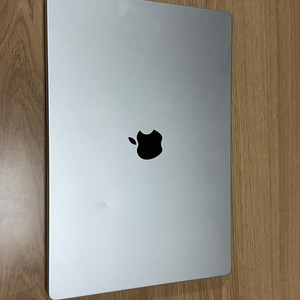 맥북 프로 M3 16인치 실버 18GB 512GB 팝니다