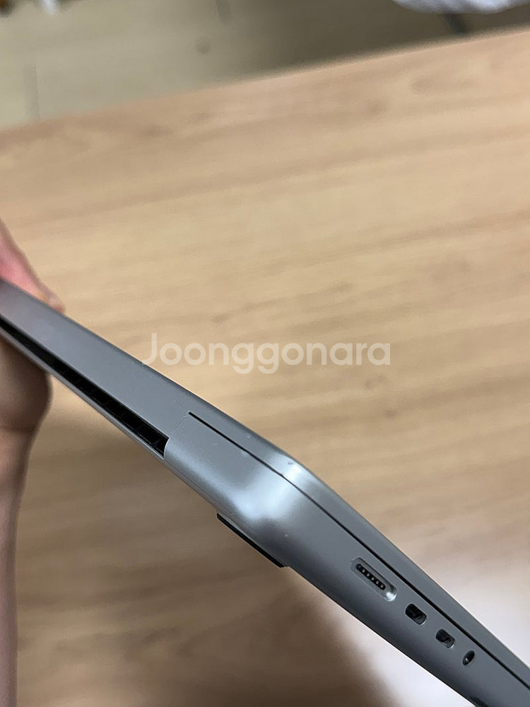 맥북 프로 M3 16인치 실버 18GB 512GB 팝니...--2
