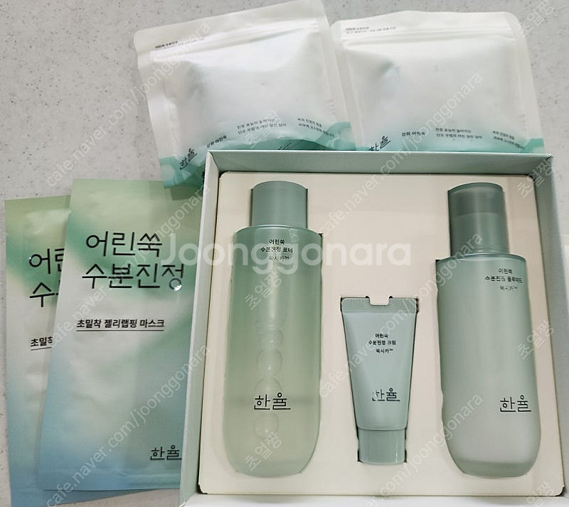 한율 어린쑥 스킨로션 세트 새상품 팝니다.--0