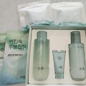 한율 어린쑥 스킨로션 세트 새상품 팝니다.