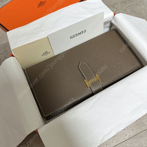 정품 새상품급)에르메스 베안 장지갑 에포트 금장