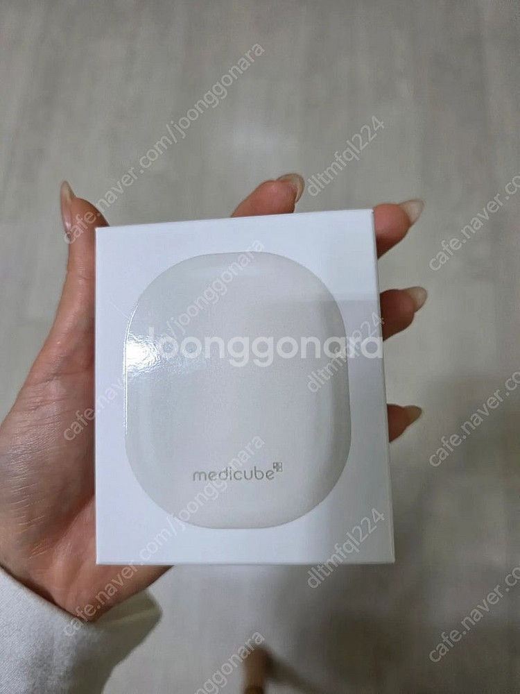 메디큐브 에이지알 부스터프로 미개봉팔아요--2