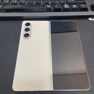 갤럭시Z폴드5 크림 512GB 무잔상 상태좋은 중고69만팝니다.