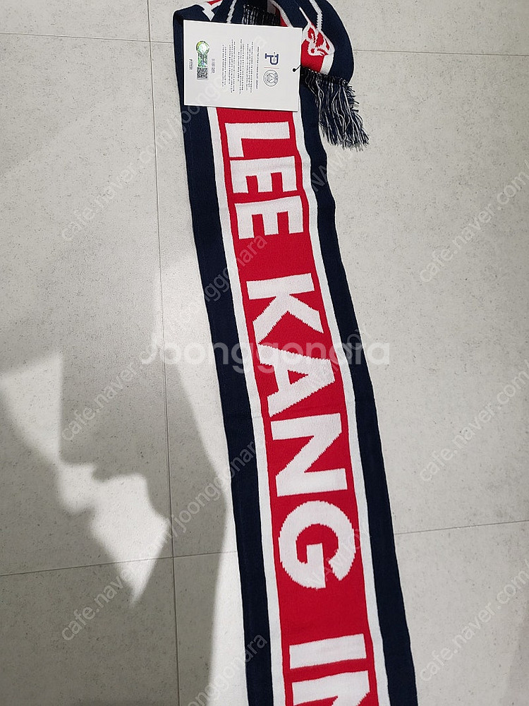PSG 오버더피치 이강인 머플러 새거 판매합니다.--0