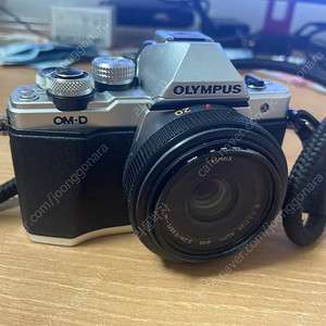 올림푸스 미러리스 카메라 OM-D E-M10 마크2 (45.8 ,20.7 ,7아티산 어안렌즈 카메라가방) 팝니다