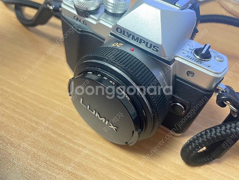 올림푸스 미러리스 카메라 OM-D E-M10 마크2 (45.8 ,20.7 ,7아티산 어안렌즈 카메라가방) 팝니다--4