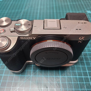 소니 A7C2 실버 + FE2450f2.8렌즈 팝니다.