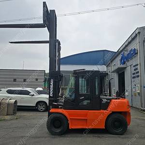 중고지게차 매매 특A급 두산 7톤 3단마스트 자동발 캐빈 디젤지게차 3400만원