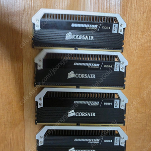 DDR4 CORSAIR DOMINATOR 8GB 4개 32기가 일괄 판매합니다.