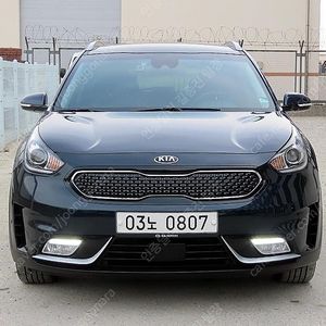 기아 니로 중고 니로 중고차 파란색 2017년식 1.6 GDI 프레스티지 중고차 직거래 카페