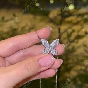 그라프 파베 버터플라이 나비 목걸이 새상품 (박스포함)