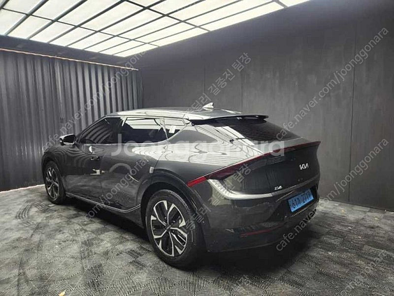 EV6 중고 EV6 중고차 회색 2022년식 롱레인지 어스 실매물중고차--5