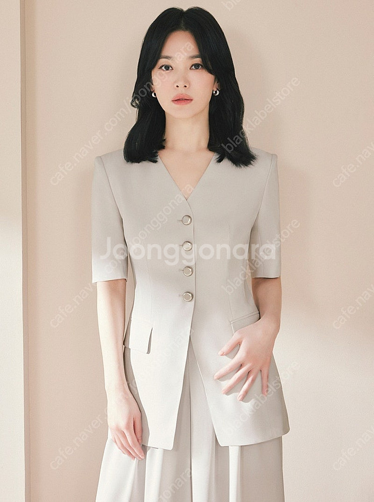 미샤 칼라리스 V넥 싱글 자켓 & 턱 디테일 와이드핏 ...--0