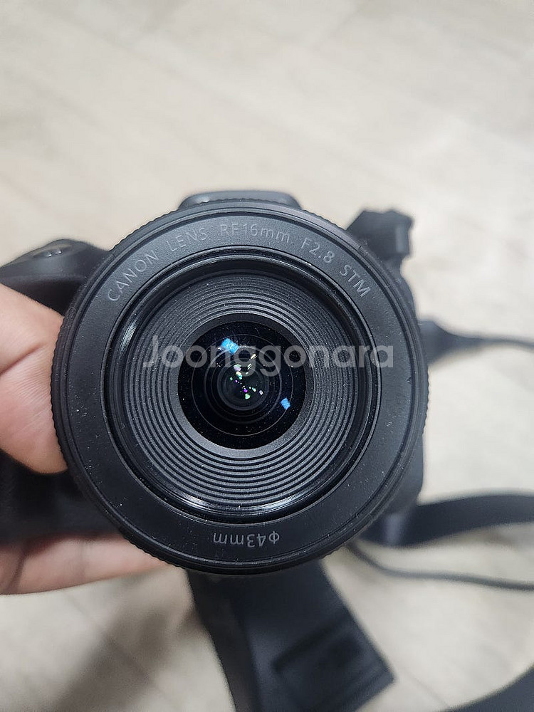eos r50 본체+광각렌즈 팝니다(rf16 , f2....--0