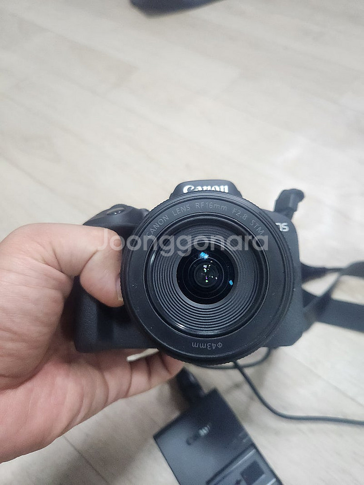 eos r50 본체+광각렌즈 팝니다(rf16 , f2....--3