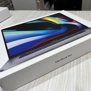 2019 맥북프로 16인치 16G 512G 사이클수 18 풀박스 68만