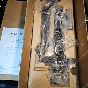 어고트론 Ergotron LX 데스크 모니터 암
