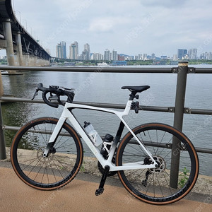 트랙 마돈(Trek Madone) SL6 8세대 M/L 2024년 모델 팝니다.