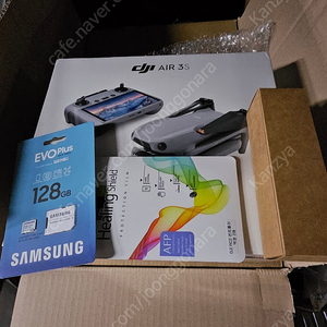DJi Air3s 플라이모어콤보 미개봉 택포 171. 직거래 168 팝니다.