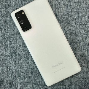 갤럭시S20FE 128기가 화이트색상 21년 7월개통 상태좋은 단말기 10만원 판매해요