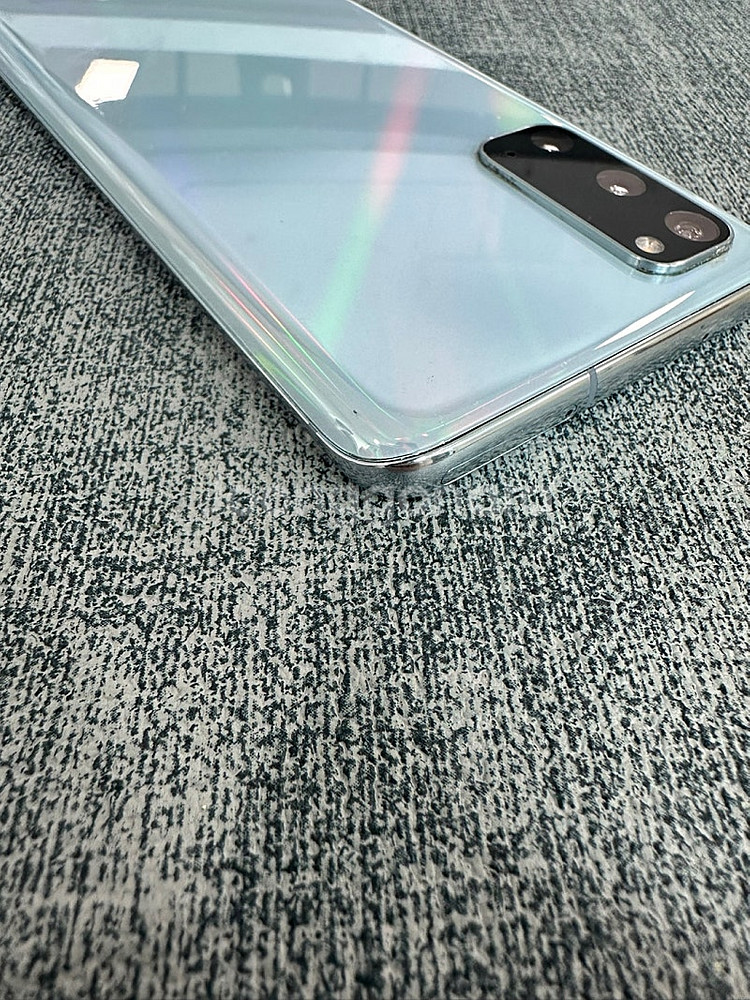 (KT) 갤럭시S20 128기가 블루색상 무잔상급 깨끗한폰 14만원 판매해요--6