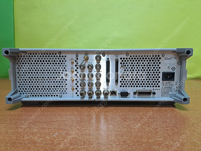 Agilent E4438C, 250 KHz to 3 G...--4