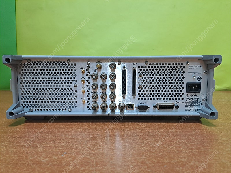 Agilent E4438C, 250 KHz to 3 GHz, Vector Signal Generator(신호발생기)... 이미지
