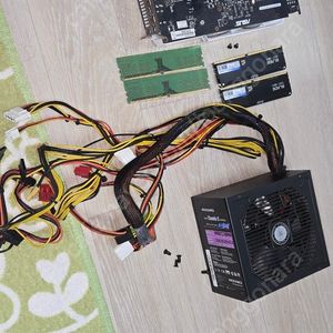 컴퓨터 업글해서 부품들 팝니다 (램 8기가 4개, 파워서플라이 600w)