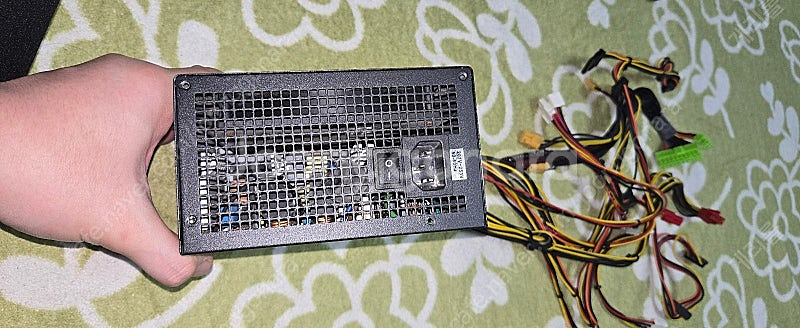 컴퓨터 업글해서 부품들 팝니다 (램 8기가 4개, 파워...--7