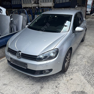 골프 6세대 MK6 TDI 부품차 각개합니다 앞범퍼,뒷범퍼,헤드라이트,후미등,테일램프,본넷,트렁크,천장,내장재,도어트림,운전석 조수석 휀다 문짝,도어,판넬,라디,사이드미러,순정휠