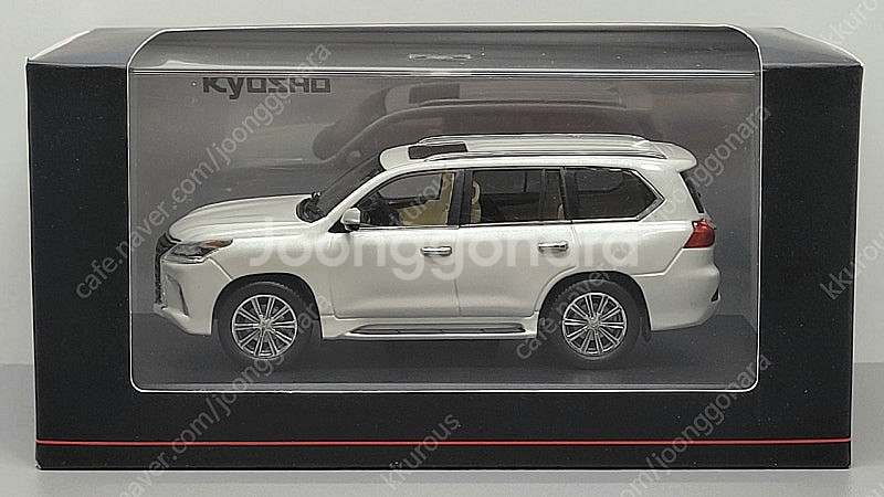 1:43 교쇼 렉서스 LX 570 화이트, 블랙, 블루...--1