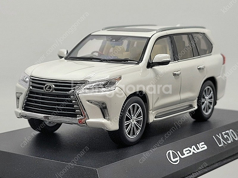 1:43 교쇼 렉서스 LX 570 화이트, 블랙, 블루...--0